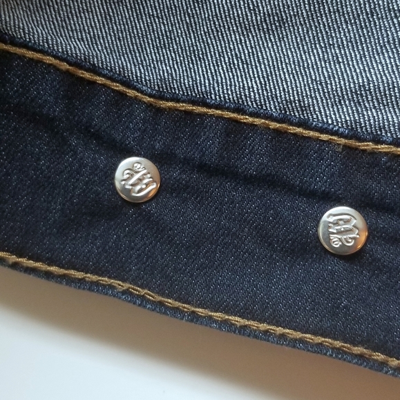 Sleeveless Jean Jacket - Picture 8 of 9